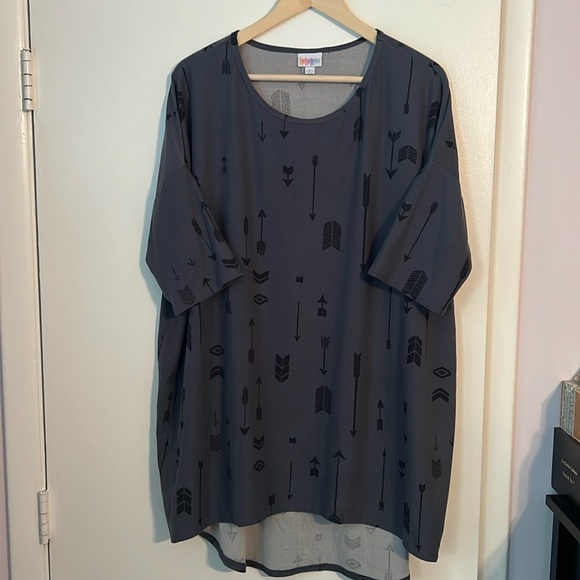 Lularoe arrow top XL - Picture 1 of 11
